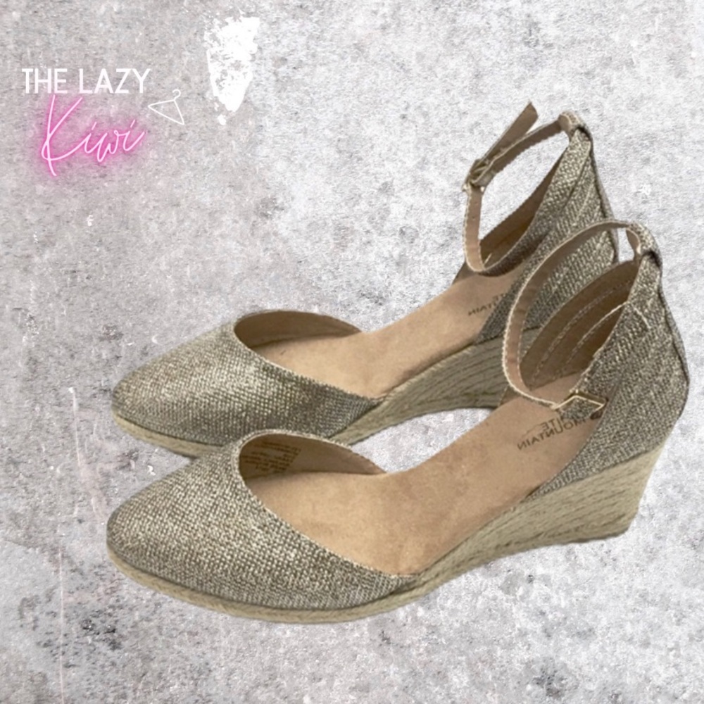 WHITE MOUNTAIN Gold Wedge Ankle Strap 7.5